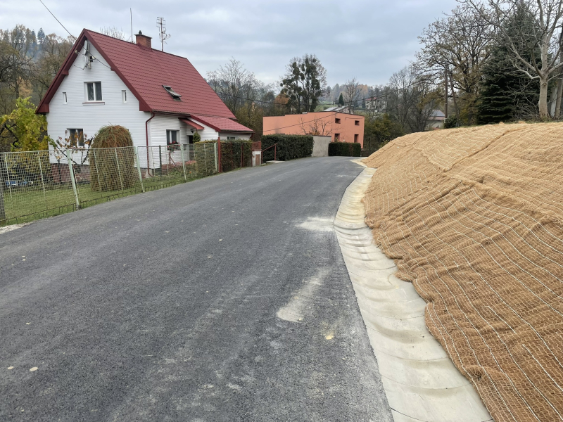 TDS, Oprava a rozšíření komunikace do osady 